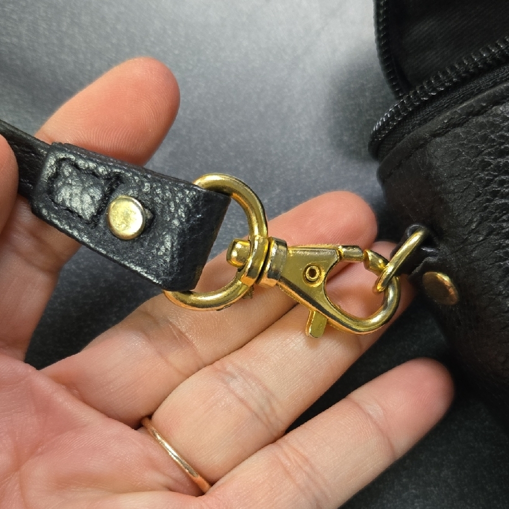 Levenger Black Leather Crossbody Bag with Optional Belt Bag Loops - Picture 7 of 11